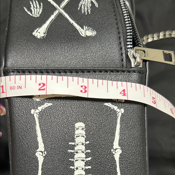 Black Coffin Crossbody Bag with Skeleton Design glow in the dark - Picture 8 of 11